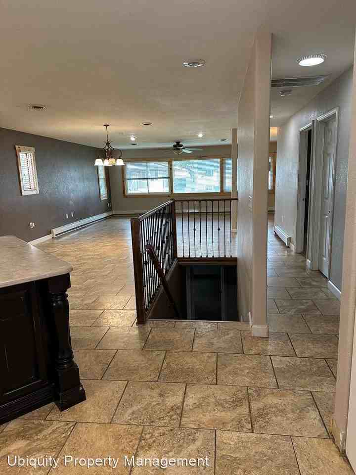 310 20th St Nw - Photo 3 of 23