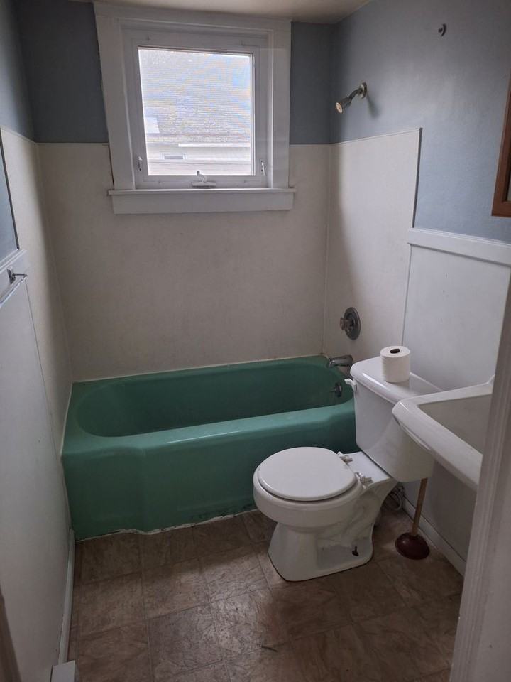 649 E 13th Street - Photo 3 of 5