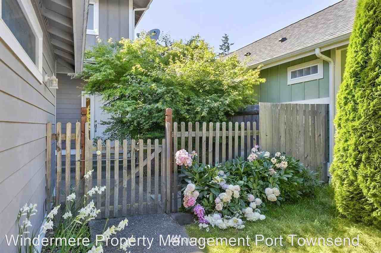 635 Thomas St - Photo 3 of 17