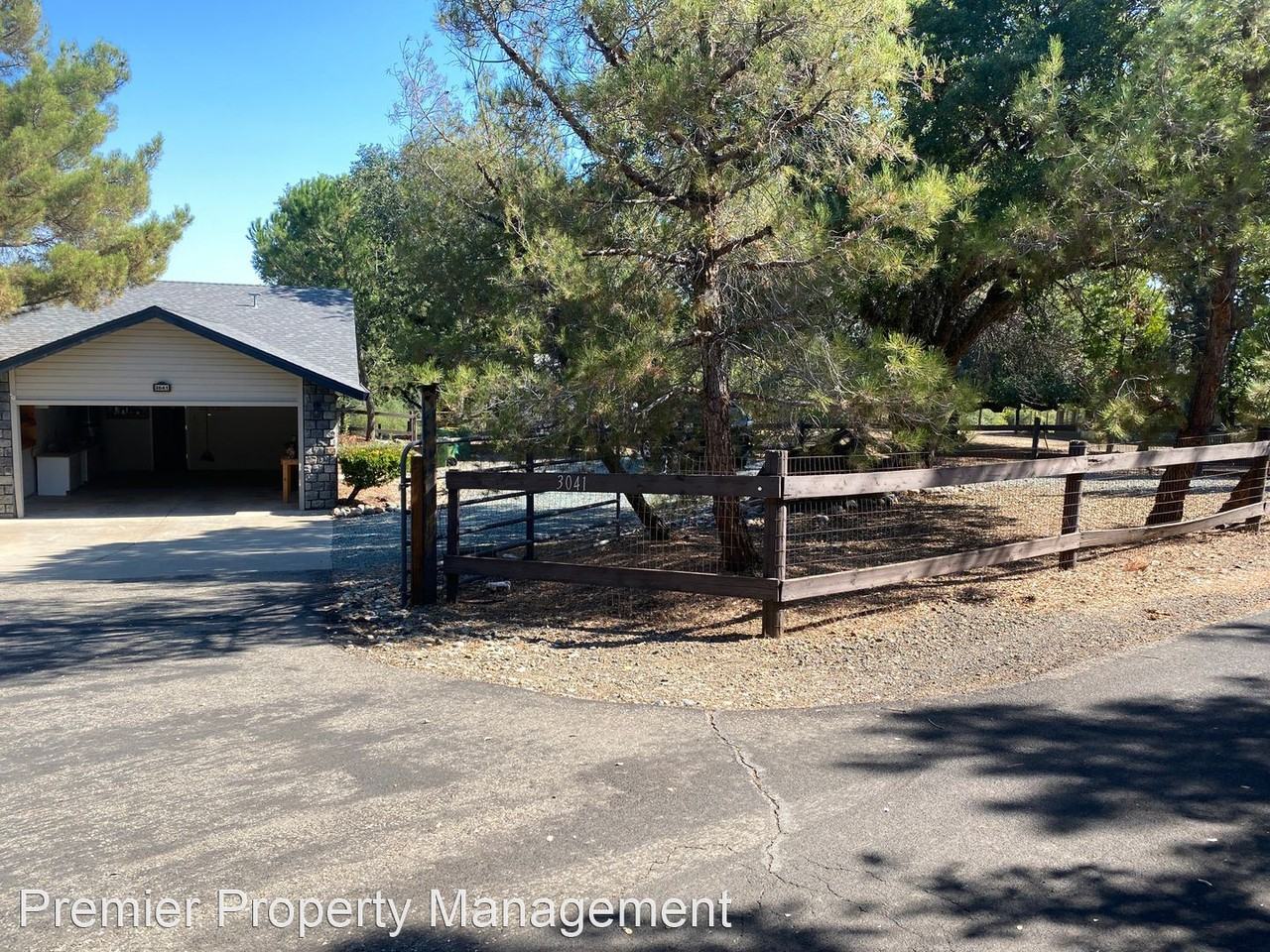 3041 Robles Ct - Photo 3 of 28