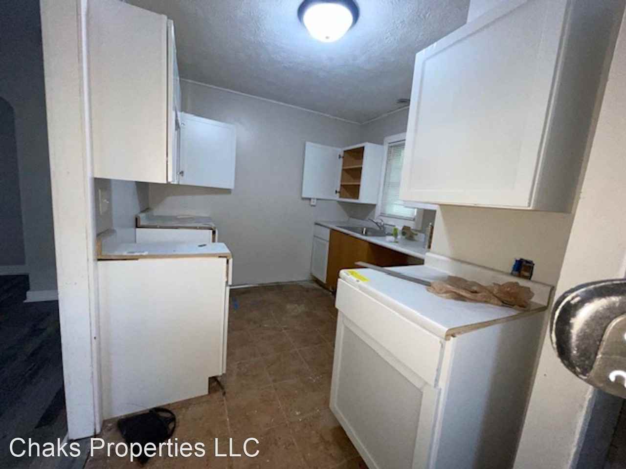 1308 W 14th St - Photo 2 of 5