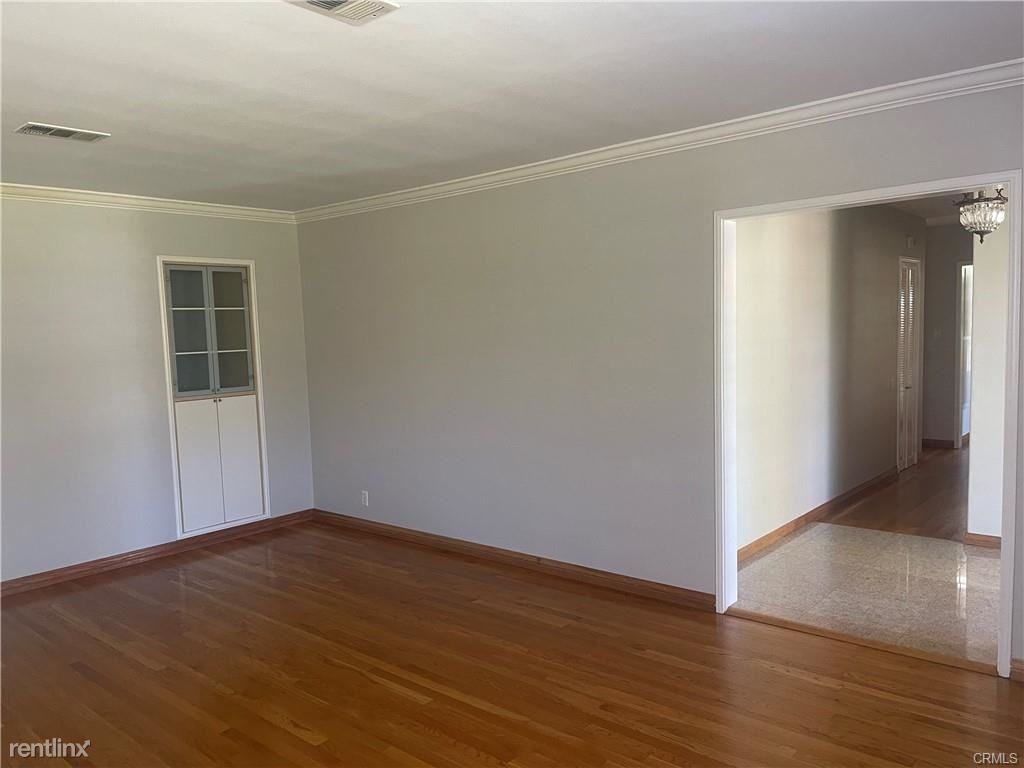 1750 Sharon Pl - Photo 2 of 11