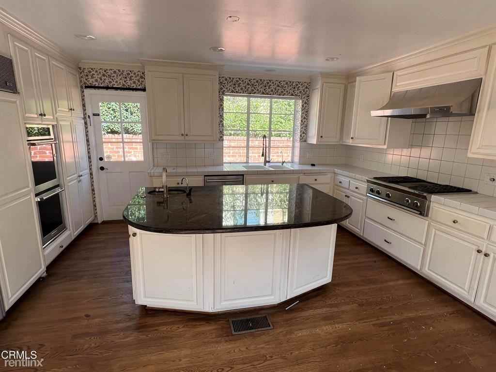 2627 Lombardy Rd - Photo 3 of 10