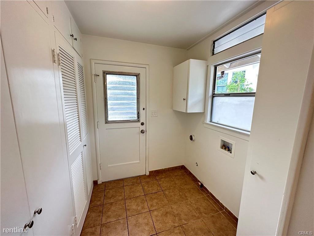 1635 Old Mill Rd - Photo 3 of 10