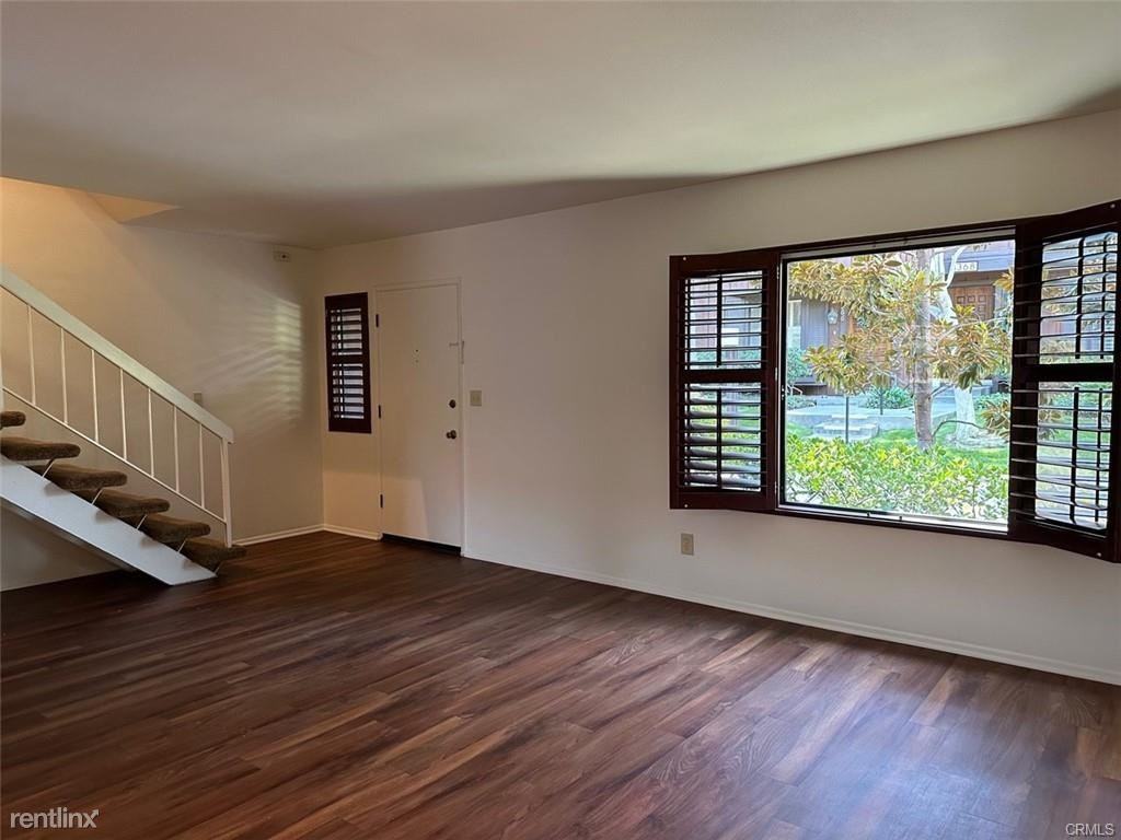 1350 Stonewood Ct - Photo 3 of 10