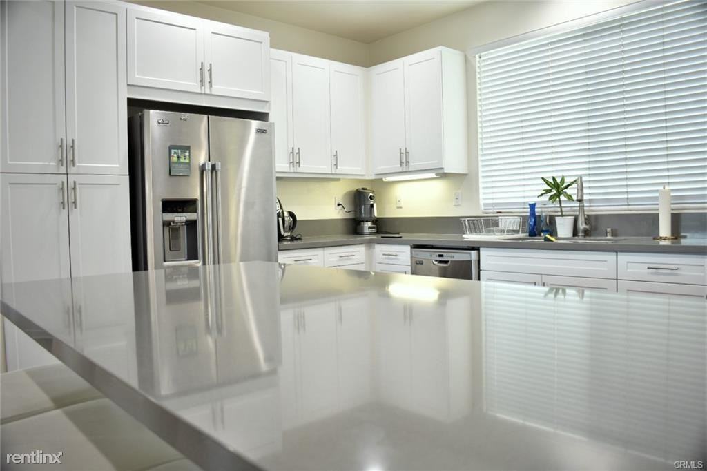3004 Sage Pl - Photo 3 of 11