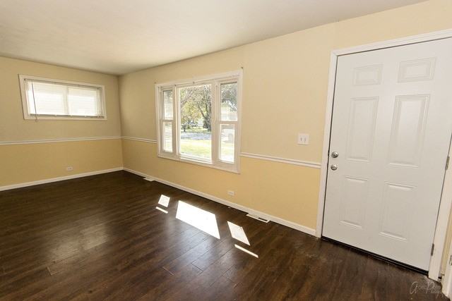 912 Oakwood Dr - Photo 3 of 15