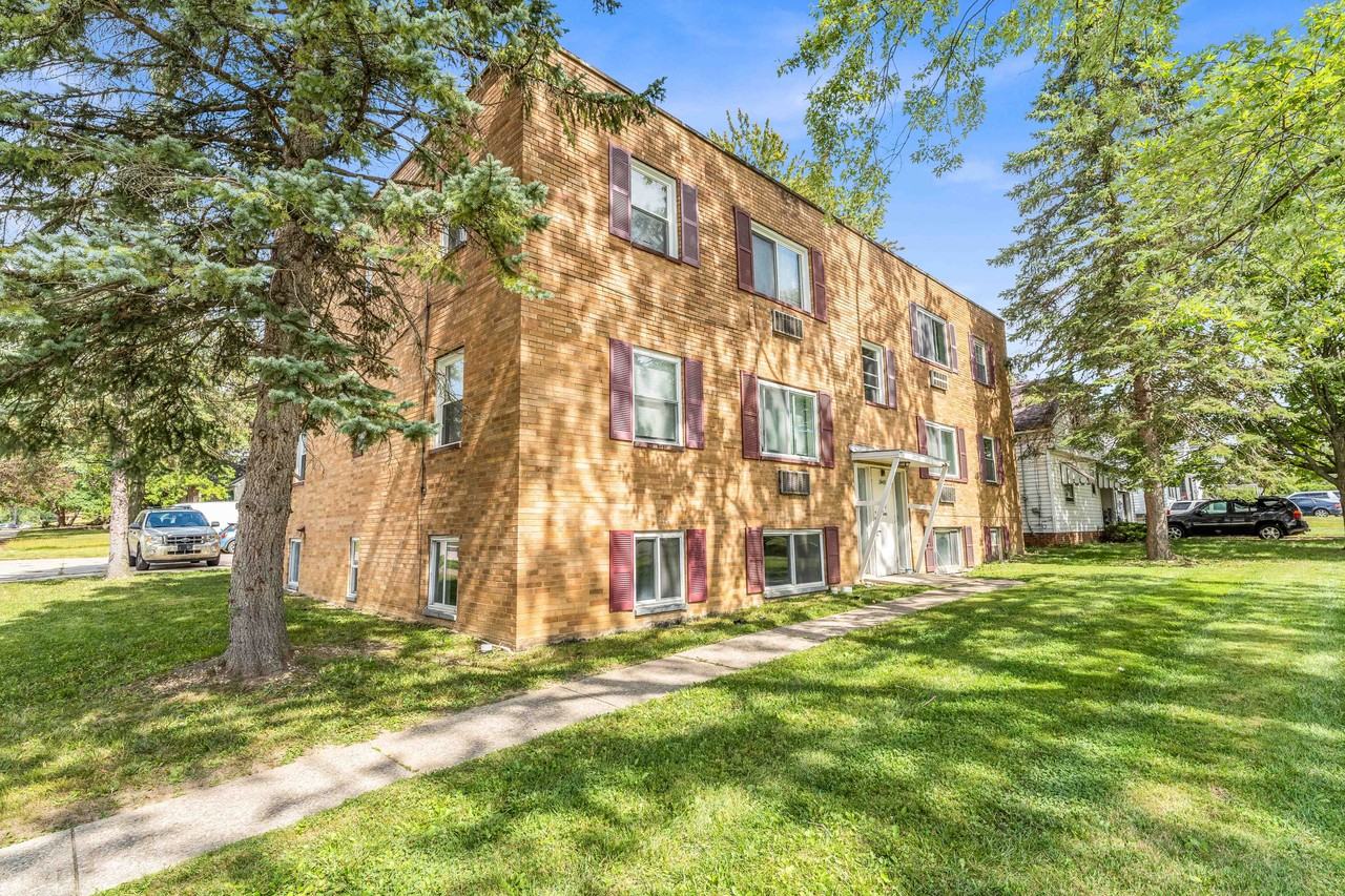 18405 Libby Rd - Photo 2 of 16