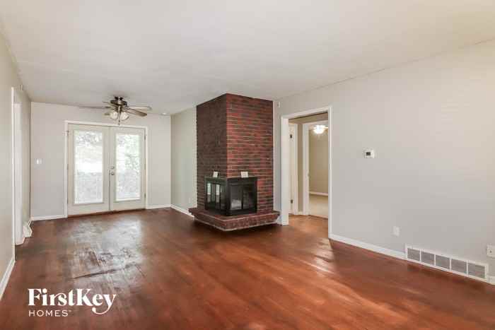 2808 S Overton Ave - Photo 2 of 16