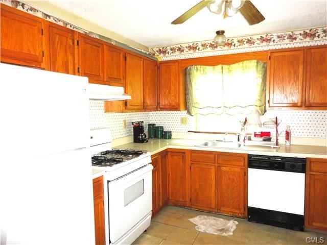 10 Monaco Cir - Photo 3 of 22