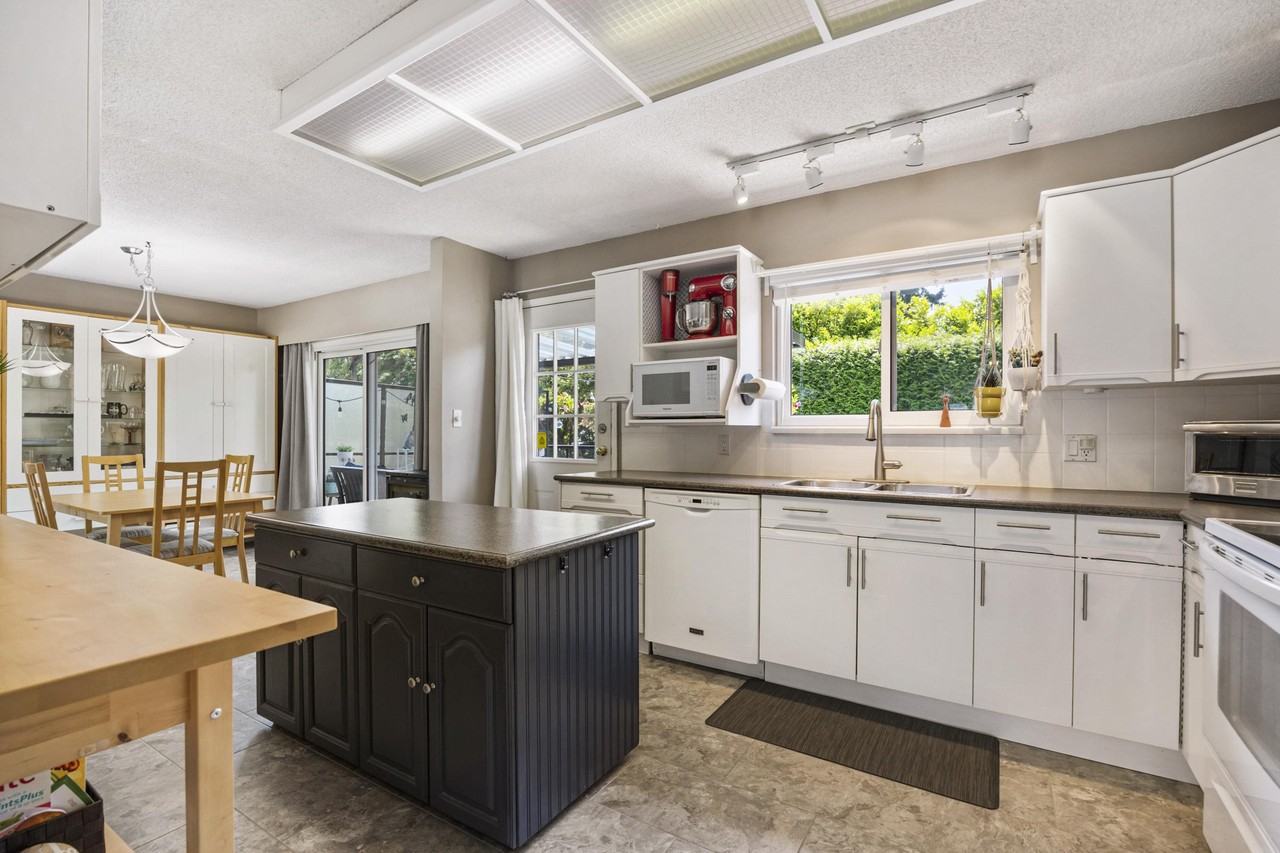 11766 85A Avenue - Photo 3 of 14