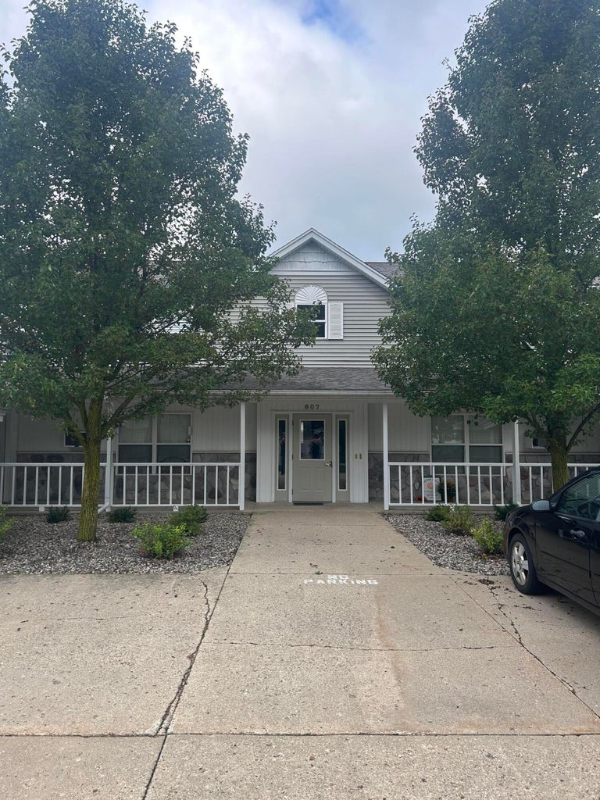 607 Trinity Dr #1 - Photo 3 of 21