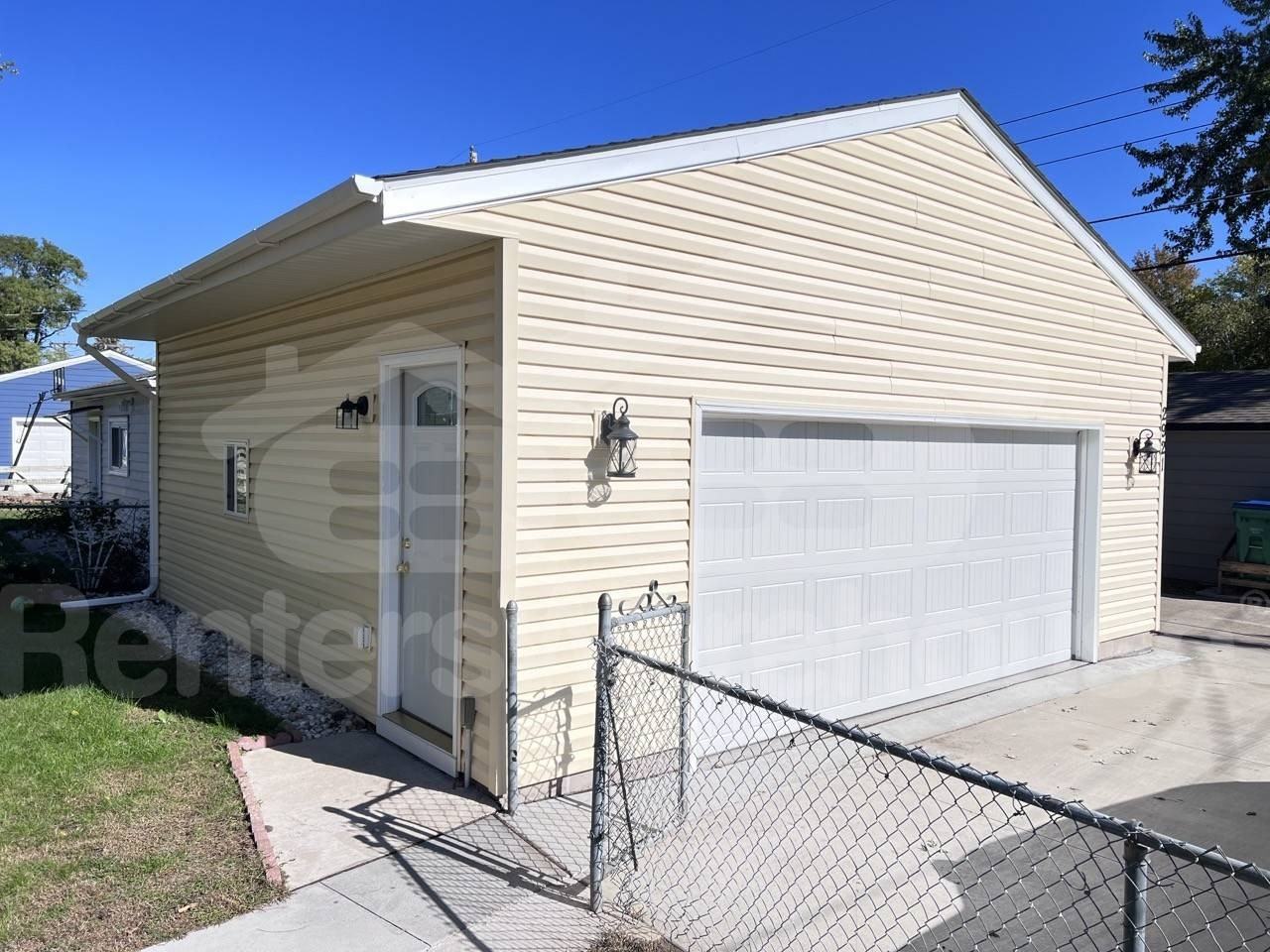 2921 Sumter Ave S - Photo 2 of 10