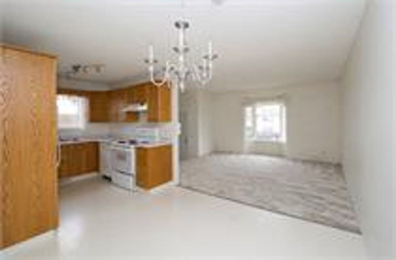 5 Bedroom Half Duplex with 2 Kitchens - Photo 3 of 7