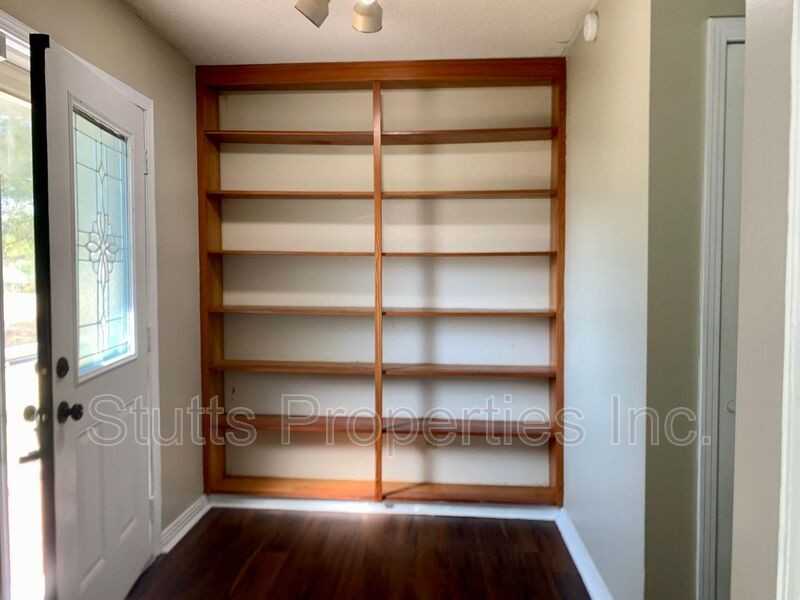 304 Maple St - Photo 3 of 13