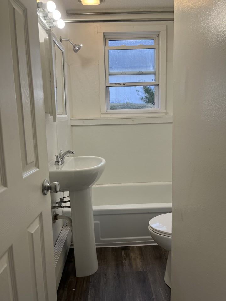 1624 Northwest 5th Street - Photo 6 of 11