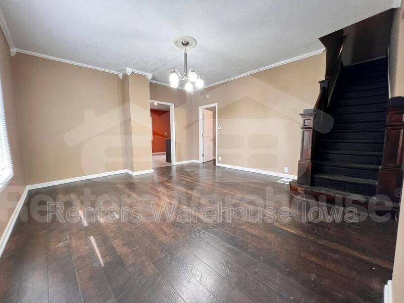 1046 22nd St - Photo 3 of 21