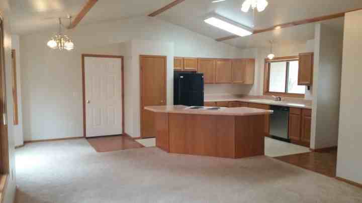 235 Emerald Dr - Photo 4 of 7