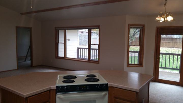 235 Emerald Dr - Photo 5 of 7