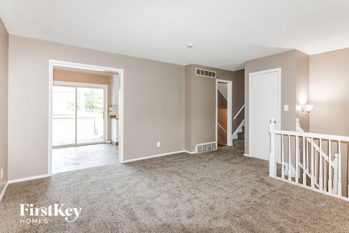 9317 Oakland Ave - Photo 3 of 16