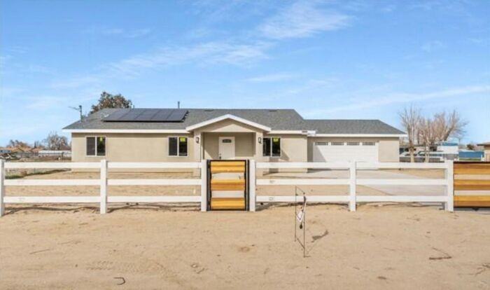 10559 E Avenue S - Photo 2 of 9