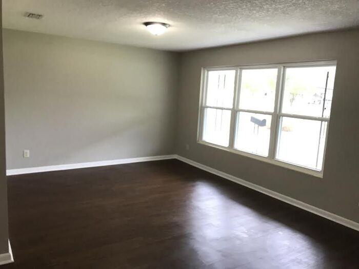 4409 Clyde Dr - Photo 3 of 15