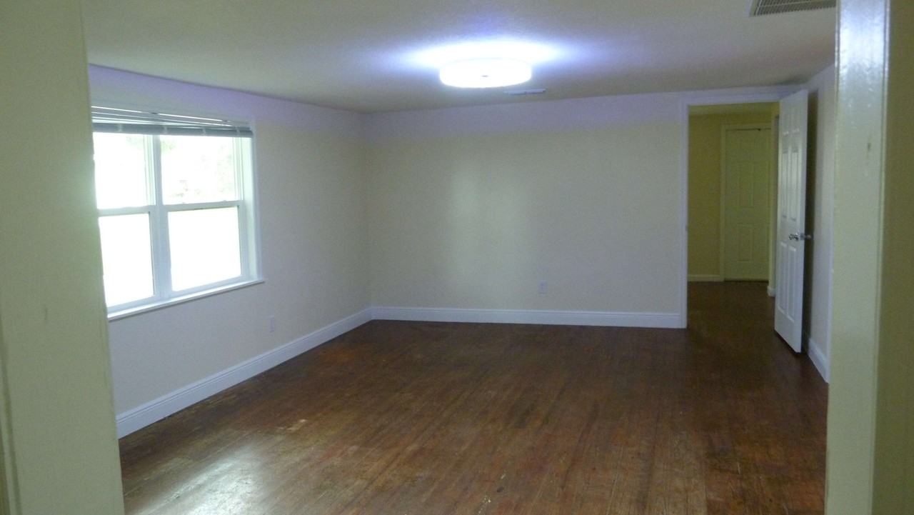 202 Lake Dale Dr #NA - Photo 2 of 16