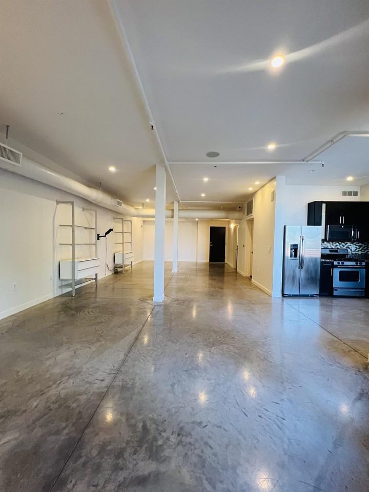 1326 North Central Avenue - 1Unit 301 #1 - Photo 2 of 12