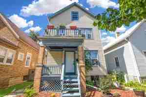 featured image of 2429 N Weil St #UPPER