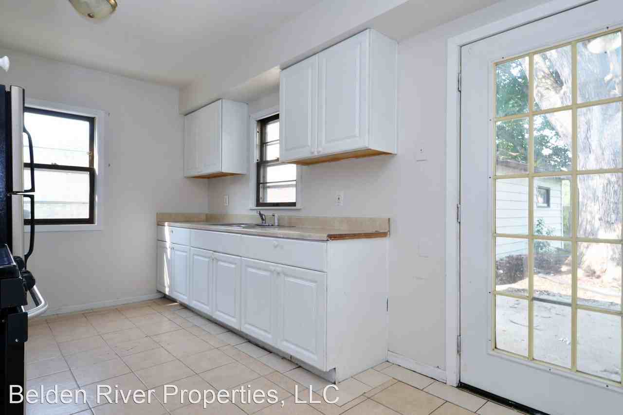 5407 Hampshire Ave N - Photo 3 of 26