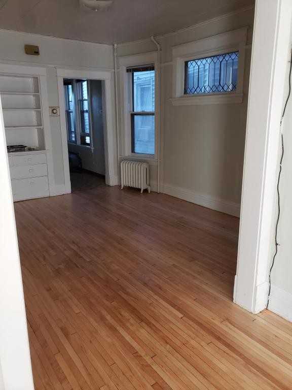 2116 W 3rd St - Photo 4 of 12