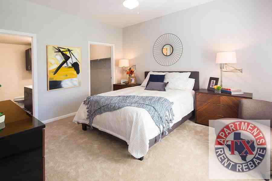 929 Norwood St - Photo 6 of 11