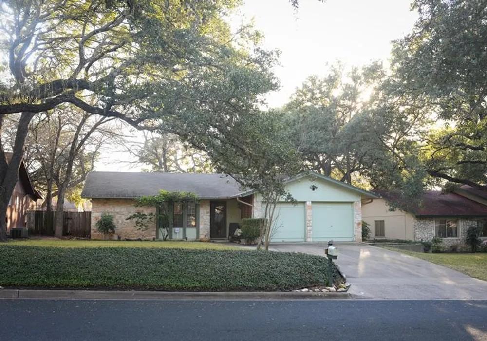 2601 Redleaf Ln - Photo 4 of 18