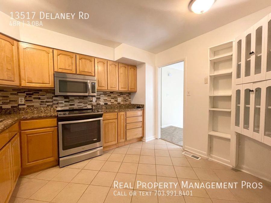 13517 Delaney Rd - Photo 2 of 20