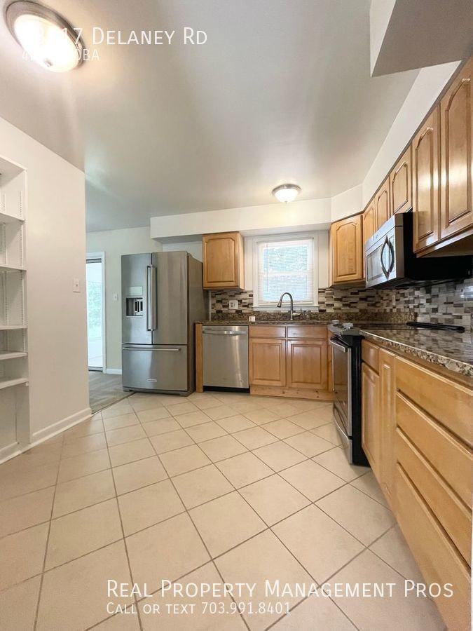 13517 Delaney Rd - Photo 3 of 20