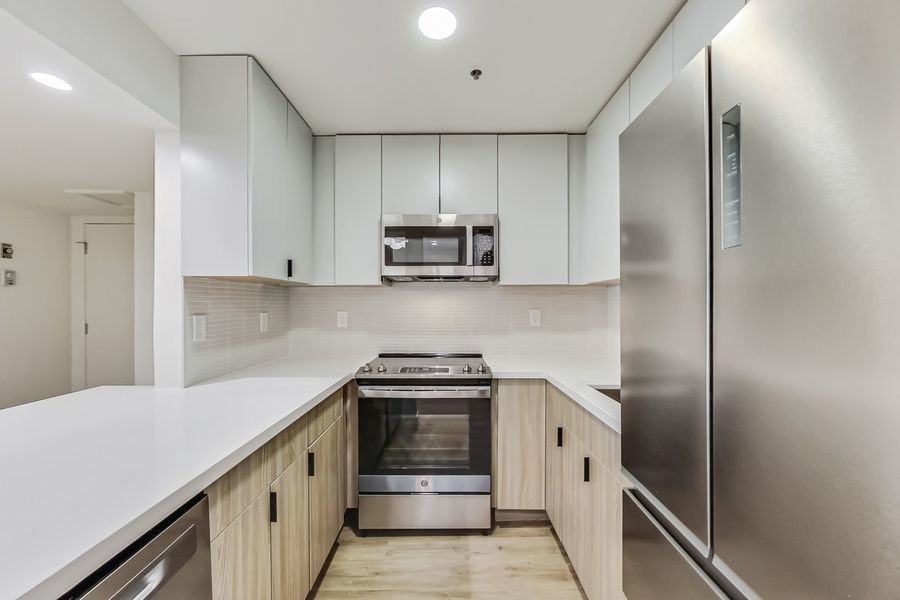 95 41st St #102 - Photo 2 of 32