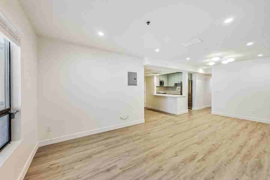 95 41st St #102 - Photo 5 of 32