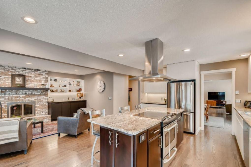 4315 Harbor Ln N - Photo 2 of 24