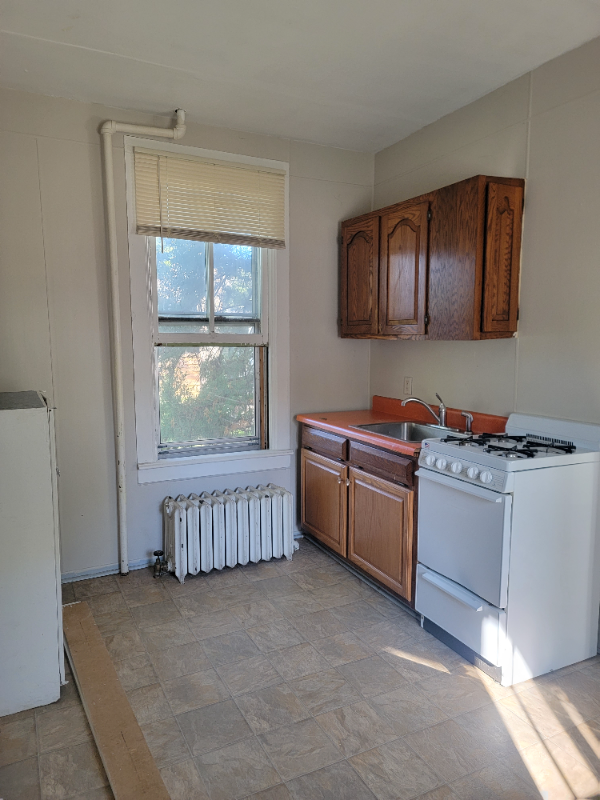 403 W Wabasha St #5 - Photo 2 of 9