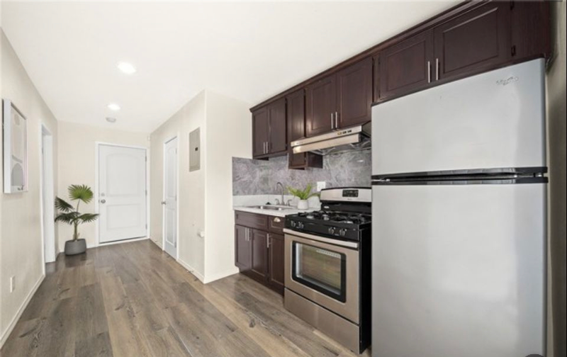 421 S 5th Ave - Photo 2 of 9