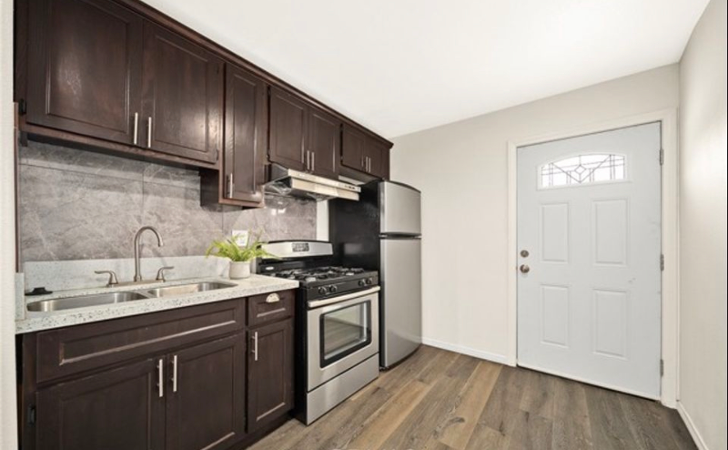 421 S 5th Ave - Photo 3 of 9