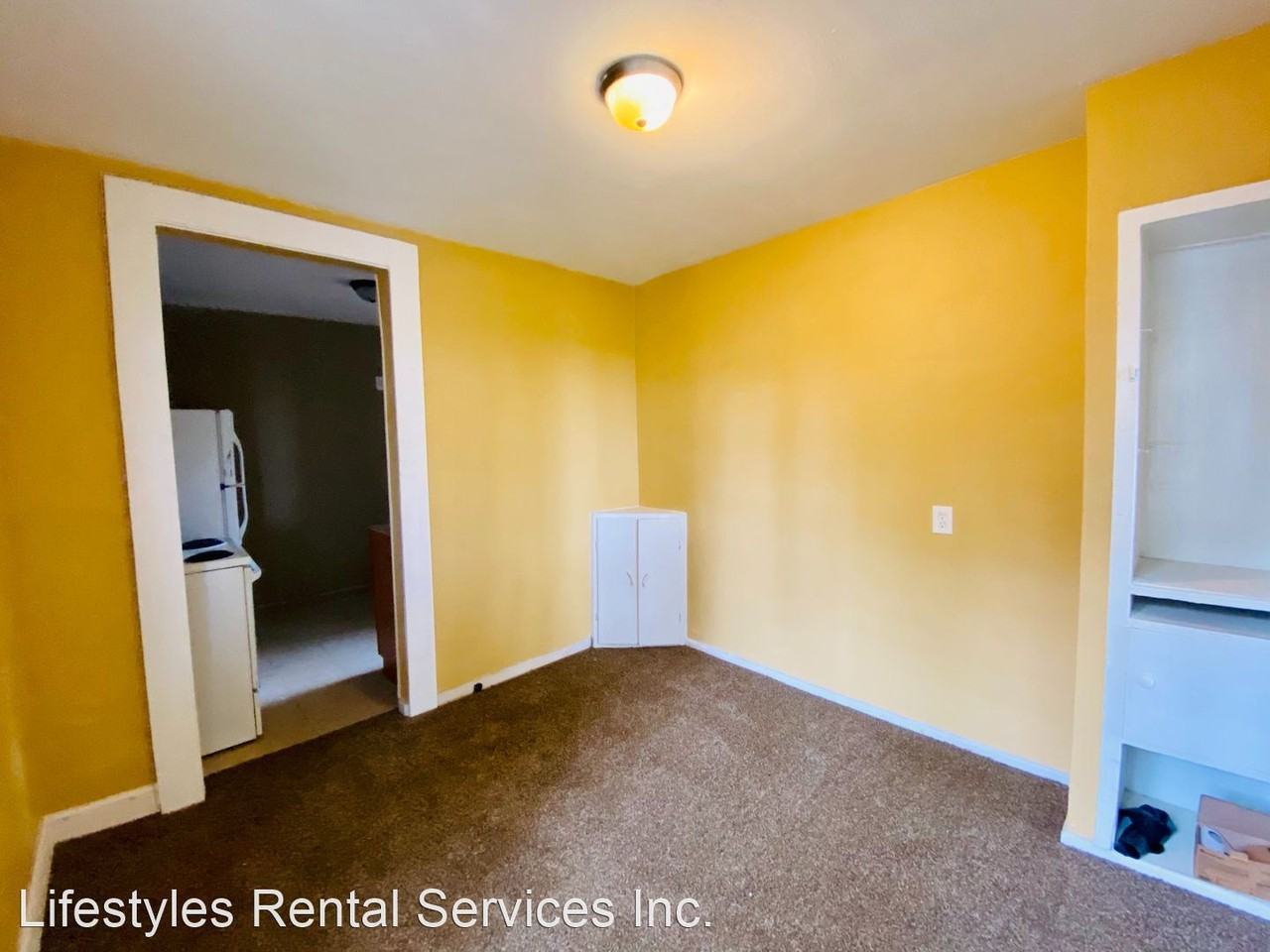 5221 Broadway Ave - Photo 2 of 9