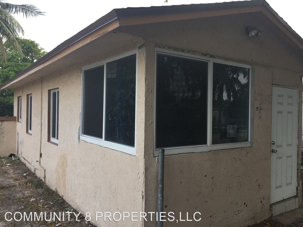 2513 Nw 9th Ct - Photo 2 of 4