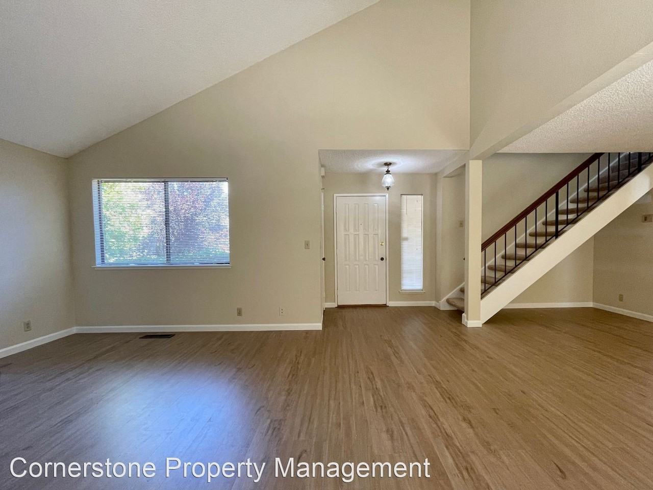 3161 Teddington Dr - Photo 3 of 10