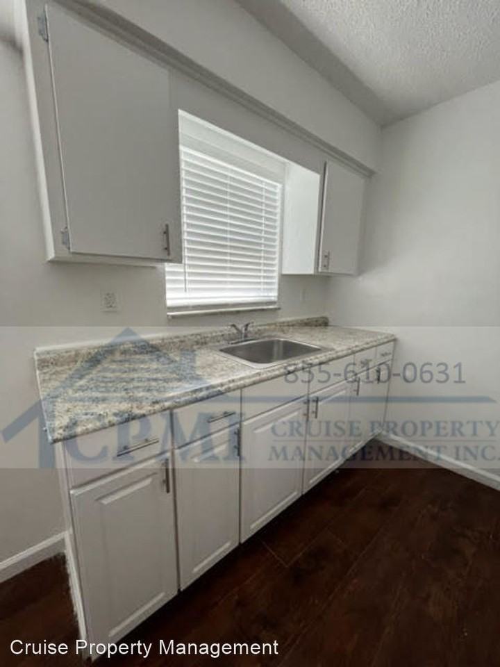 3741 SW 59 Ter - Photo 3 of 10