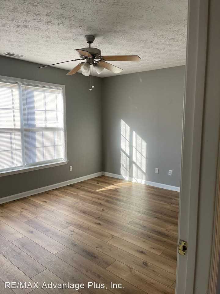 160 Red Hawk Dr - Photo 3 of 12