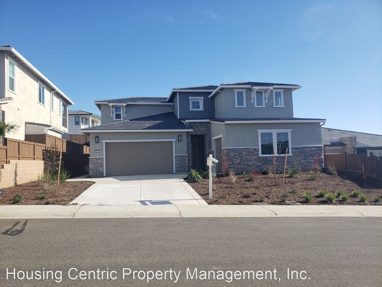 8067 Grant Dr - Photo 2 of 43