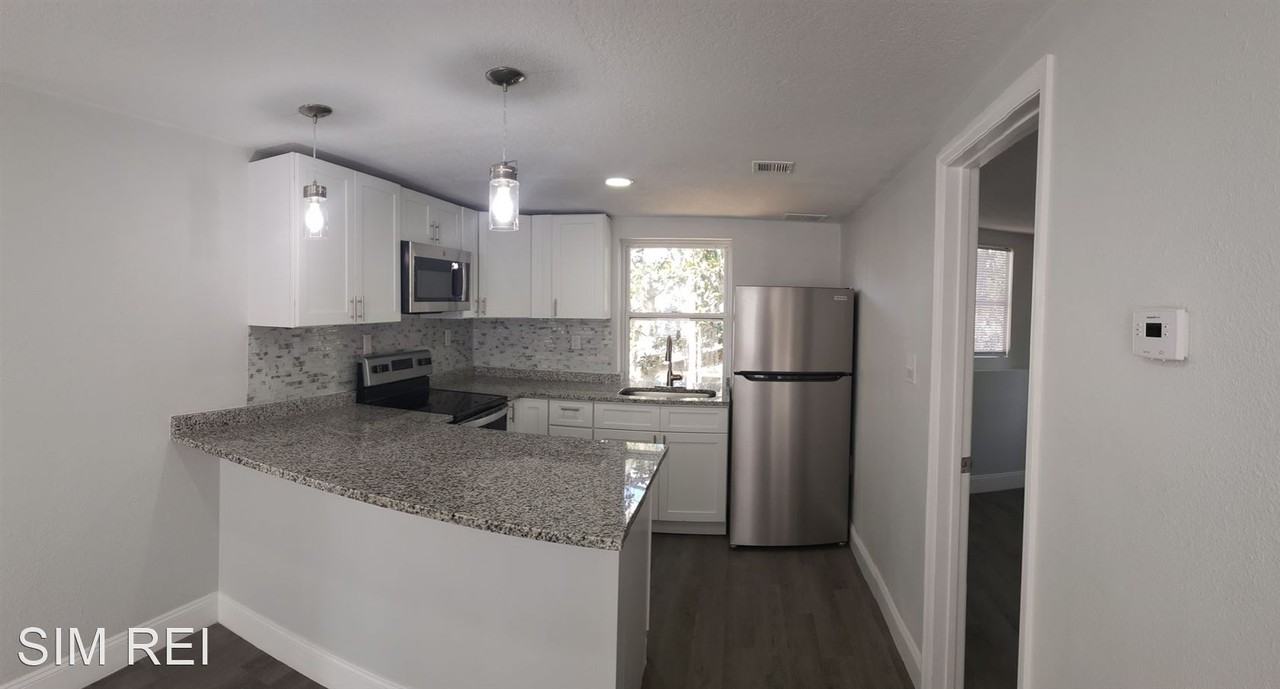 805 North Eustis Street - Photo 2 of 14