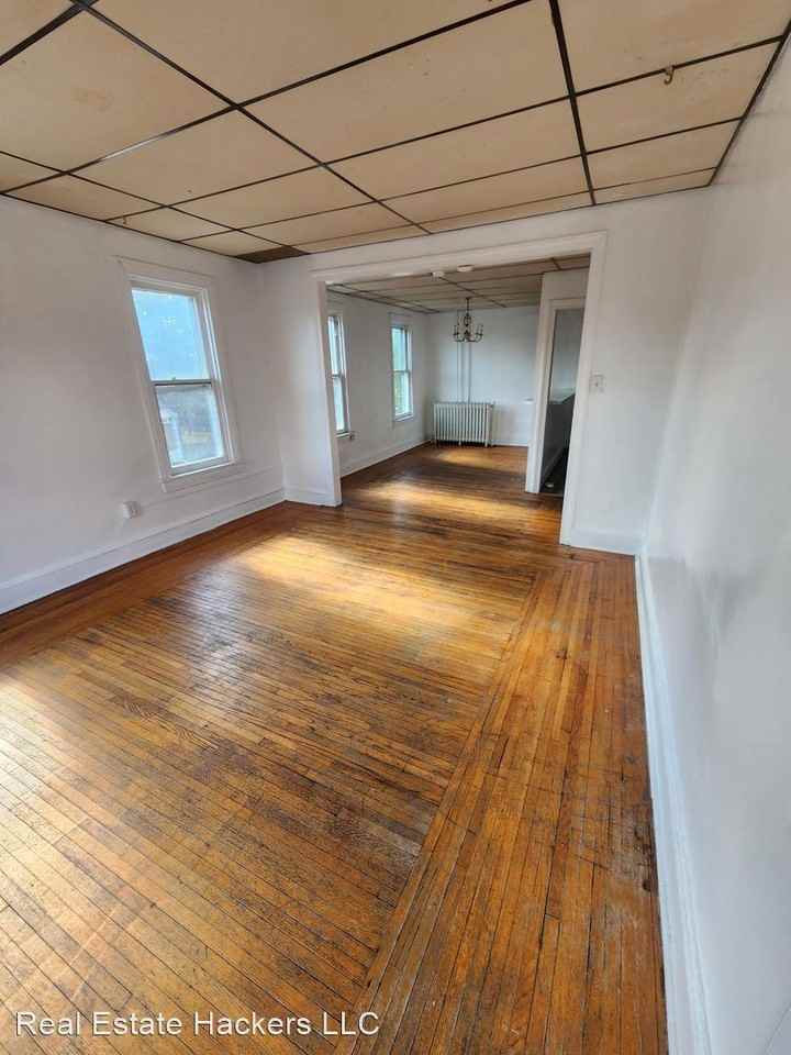 301 - 305 N York - Photo 2 of 10