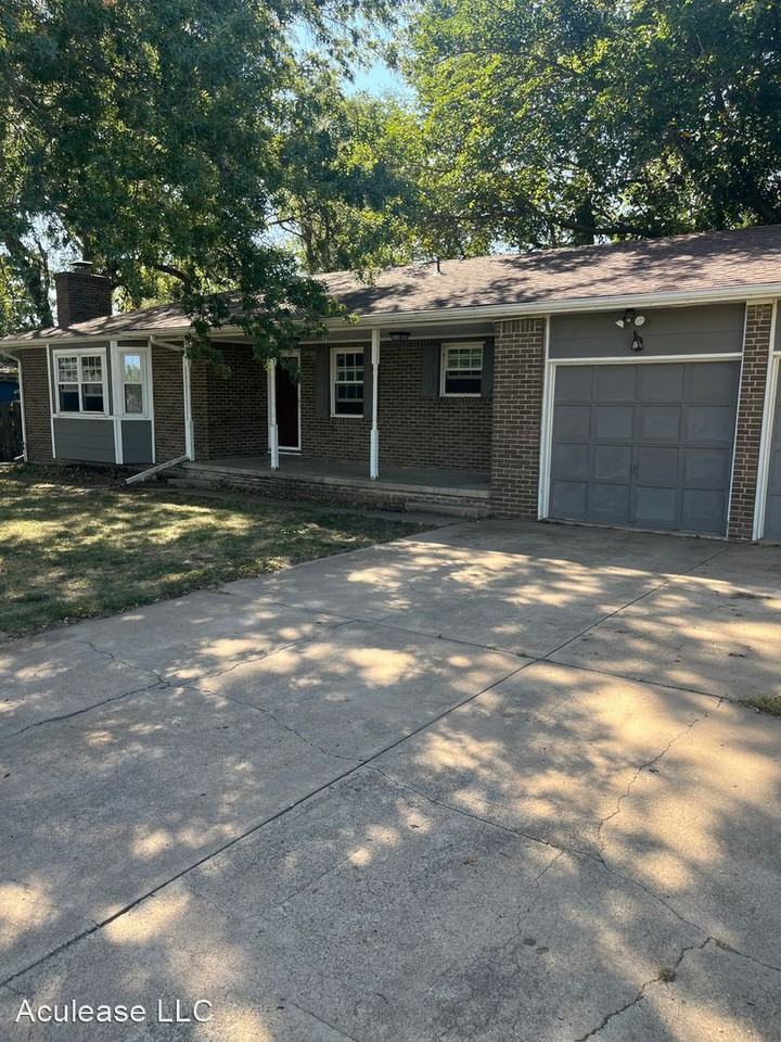 403 N Harrison Ave - Photo 2 of 15